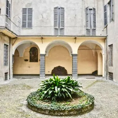 Two In Palazzo Malaspina *